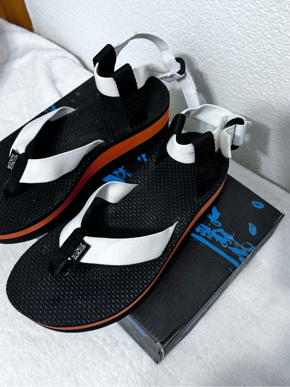 Teva platform sandals size 6